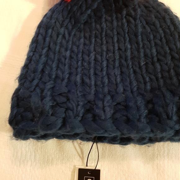 BCBGeneration women's hat big red Pom pom Macy's Exclusive - Picture 2 of 7